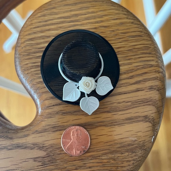 🔴 Vintage hat brooch black metal pin - Picture 2 of 4